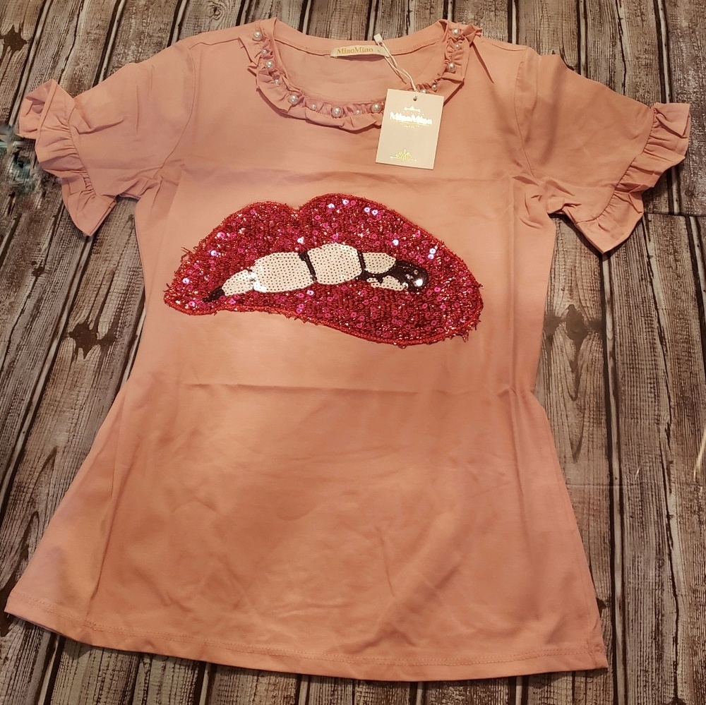T shirt Sexy Slim Biting lips pattern shirt.